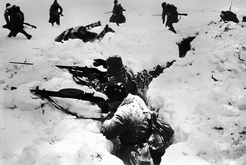 soviet-soldiers-go-on-the-offensive-stalingrad-1942-December.jpg