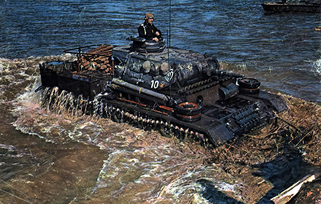 Panzer-III-tank-crossing-a-river.jpg