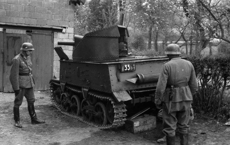 Bundesarchiv_Bild_101I-127-0362-14%2C_Belgien%2C_belgischer_Panzer_T13.jpg
