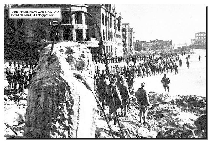 german-prisoners-square-of-fallen-fighters-stalingrad-1943.jpg