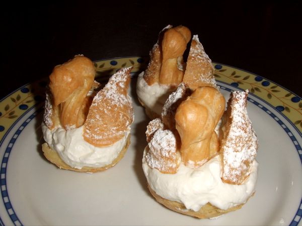 Choux_pastry_swans.jpg