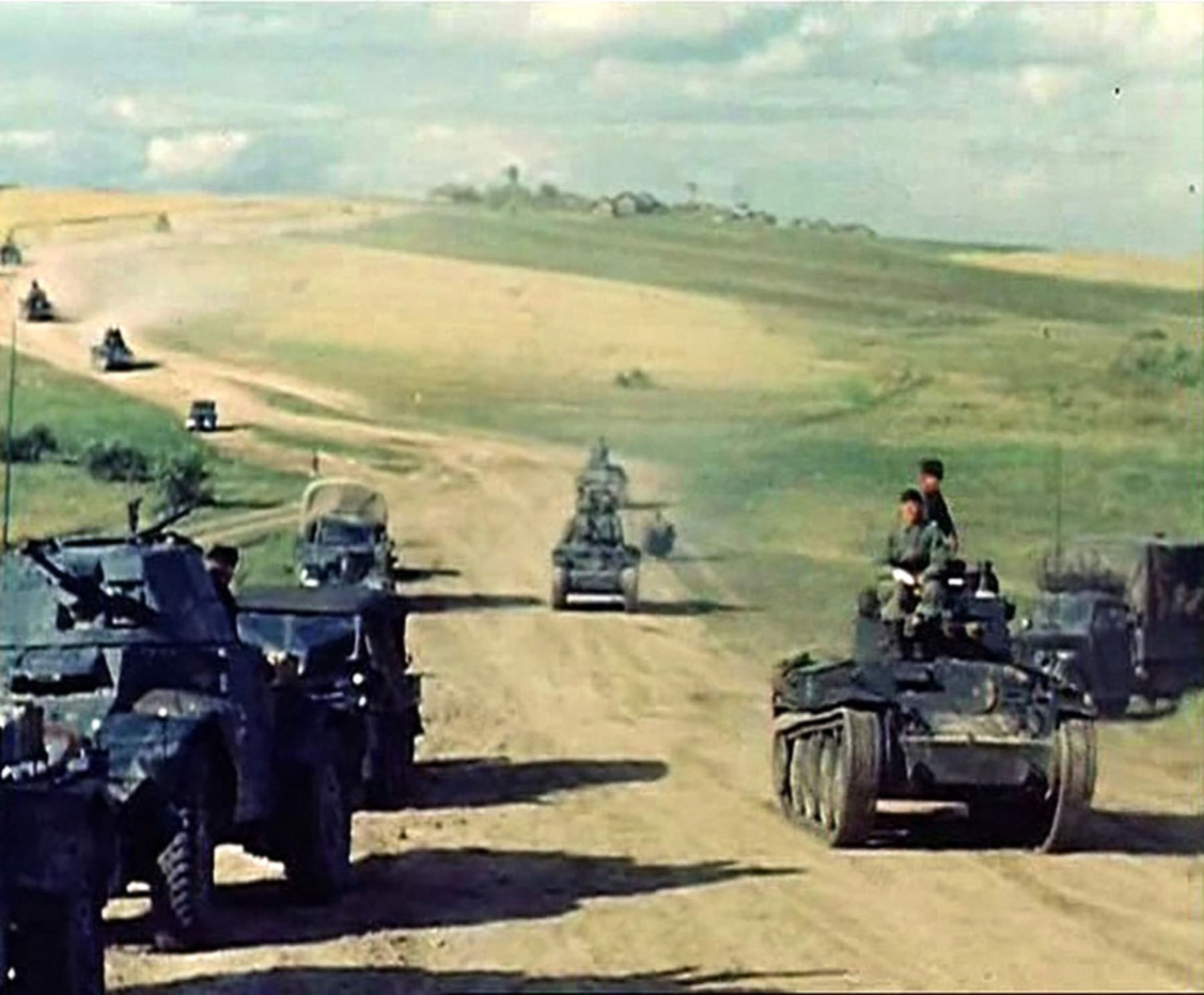 German-Panzer-columns-on-the-move-02.jpg